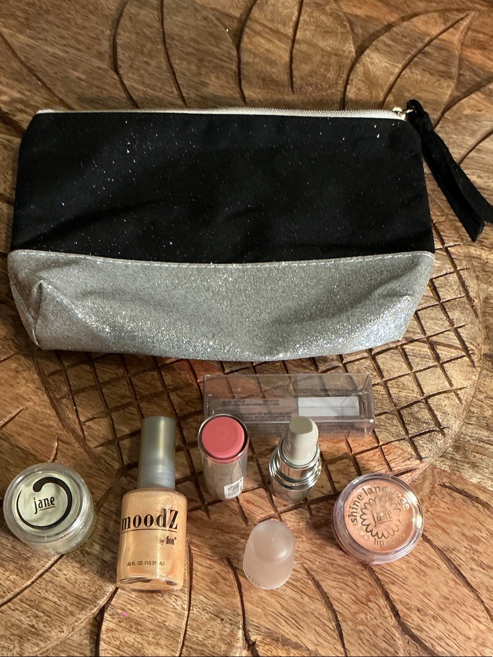 💄NWT Creamy Peach & White Shimmer Lipstick & Lip Gloss Set 5 pc in a glitter bag